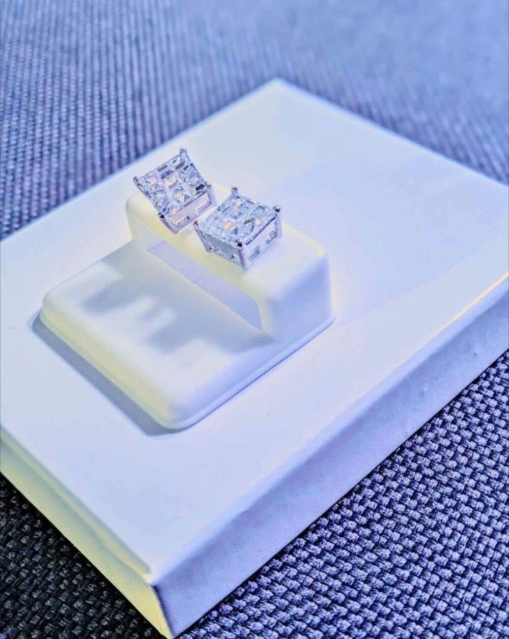 Brand New 925 silver Unisex Squared Push Back Sparkly CZ Stud Earrings (Unisex)